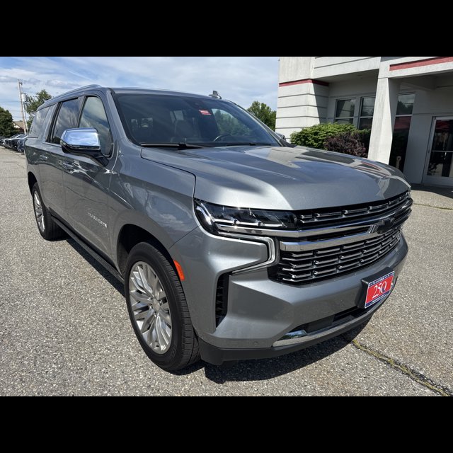 2023 Chevrolet Suburban Premier thumbnail 3
