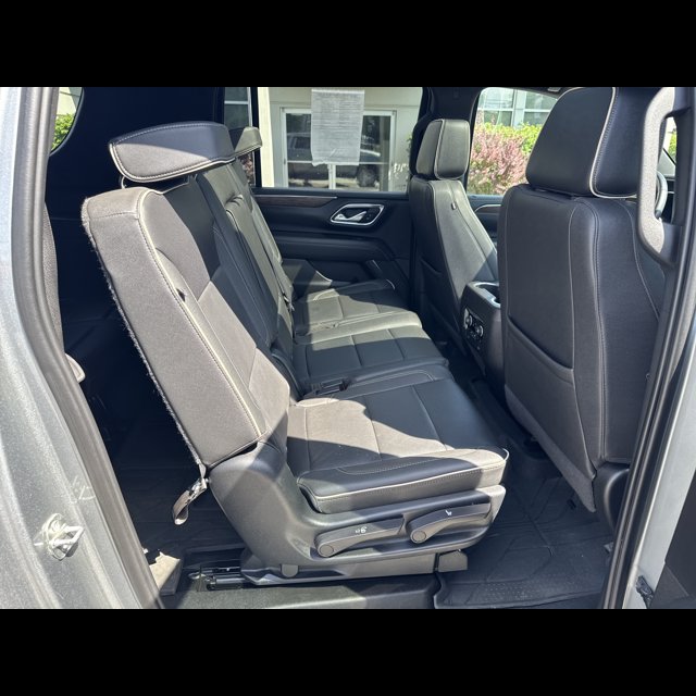 2023 Chevrolet Suburban Premier thumbnail 11