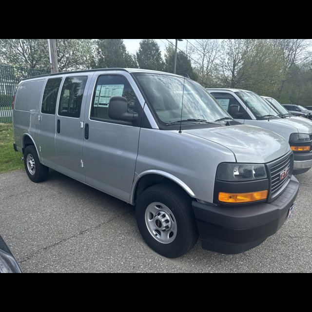 2025 GMC Savana Cargo Van Base thumbnail 2