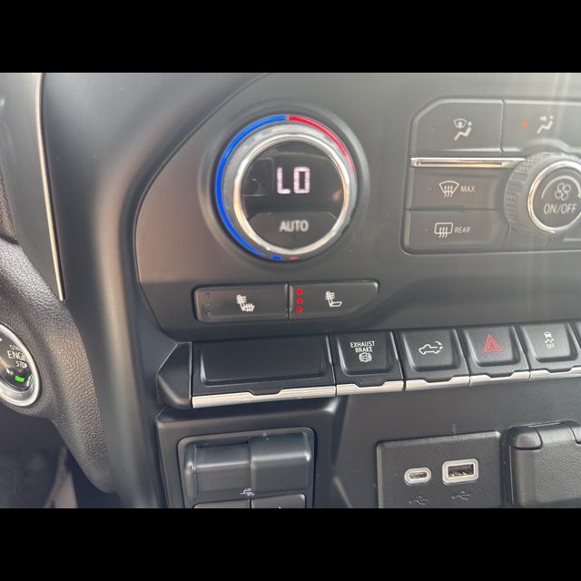 2022 Chevrolet Silverado 2500HD LT thumbnail 18