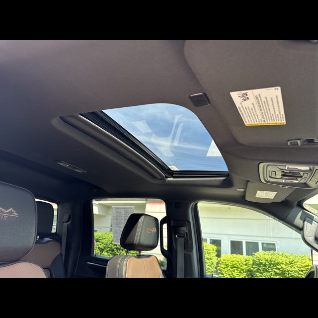 2024 Chevrolet Silverado 3500HD High Country thumbnail 11