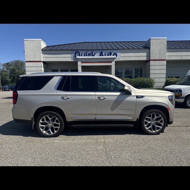 2023 GMC Yukon SLT thumbnail 4