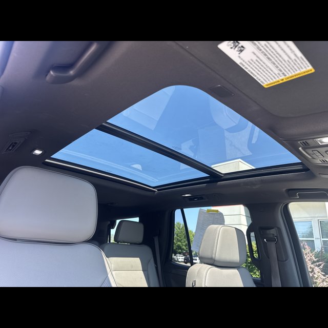 2023 GMC Yukon SLT thumbnail 11