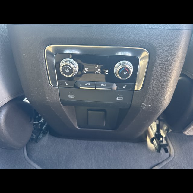 2023 GMC Yukon SLT thumbnail 13