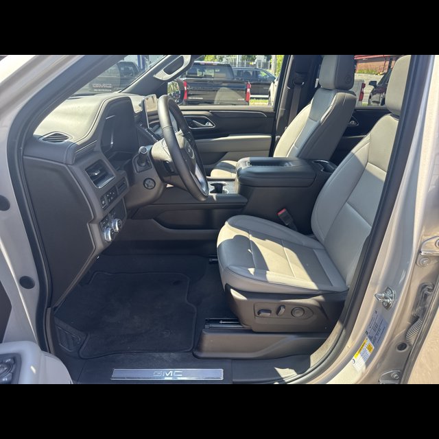 2023 GMC Yukon SLT thumbnail 17
