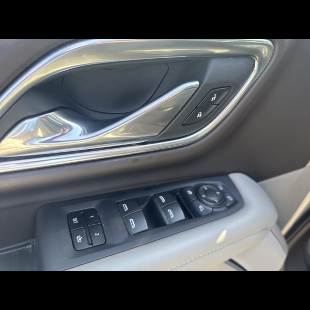2023 GMC Yukon SLT thumbnail 18