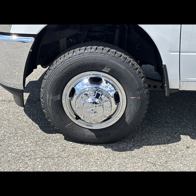 2026 Ram 3500 Chassis Cab Tradesman thumbnail 2