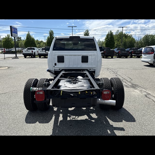 2026 Ram 3500 Chassis Cab Tradesman thumbnail 5