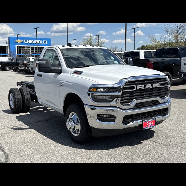 2026 Ram 3500 Chassis Cab Tradesman thumbnail 8