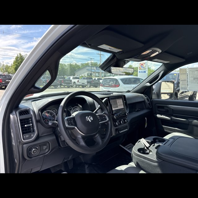 2026 Ram 3500 Chassis Cab Tradesman thumbnail 11
