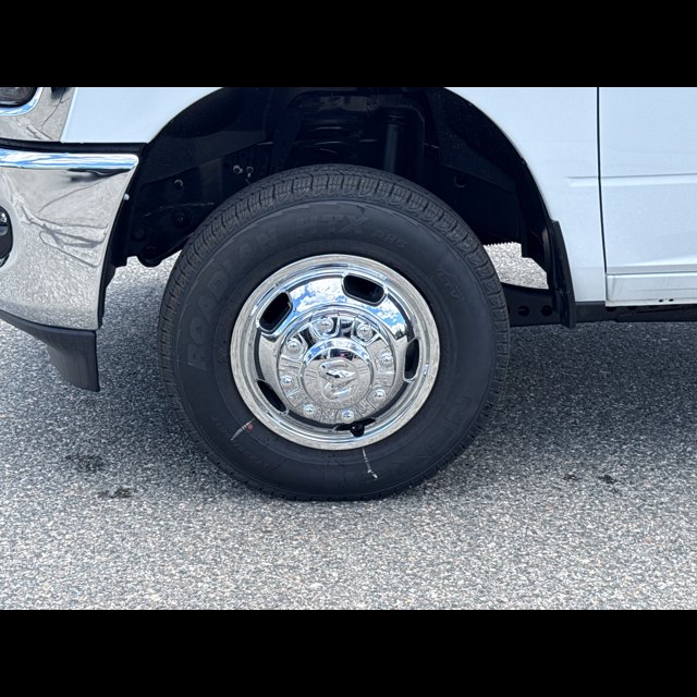 2026 Ram 3500 Chassis Cab Tradesman thumbnail 2