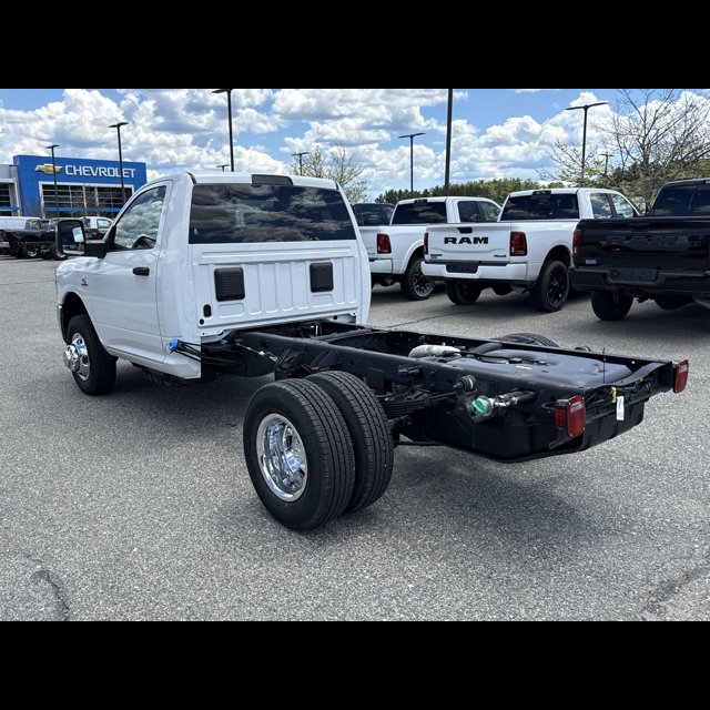 2026 Ram 3500 Chassis Cab Tradesman thumbnail 4