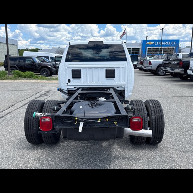 2026 Ram 3500 Chassis Cab Tradesman thumbnail 5
