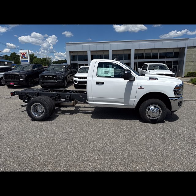 2026 Ram 3500 Chassis Cab Tradesman thumbnail 8