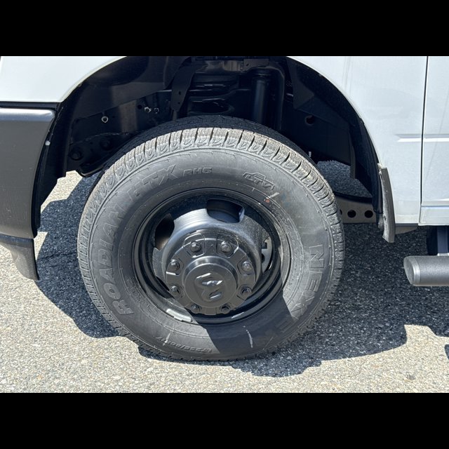 2026 Ram 3500 Chassis Cab Tradesman thumbnail 2