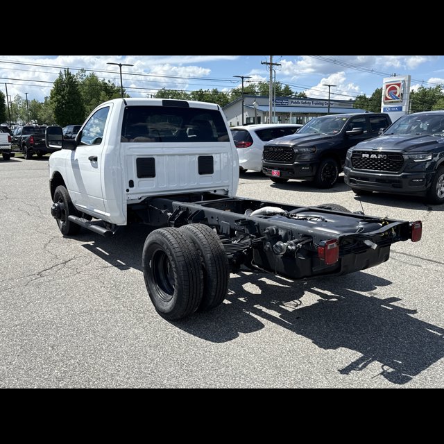 2026 Ram 3500 Chassis Cab Tradesman thumbnail 3