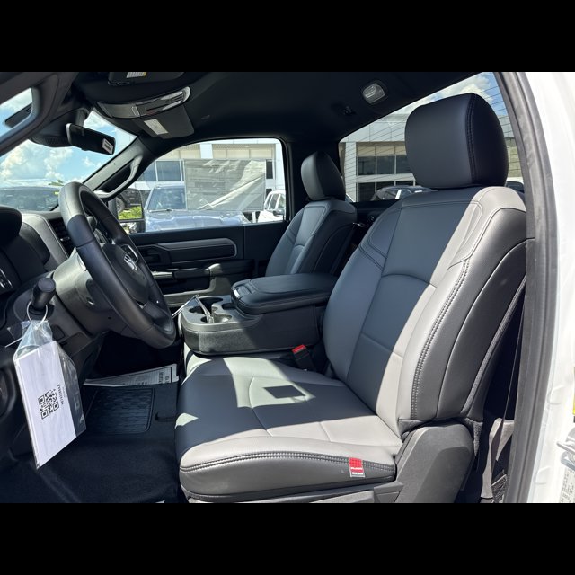 2026 Ram 3500 Chassis Cab Tradesman thumbnail 5