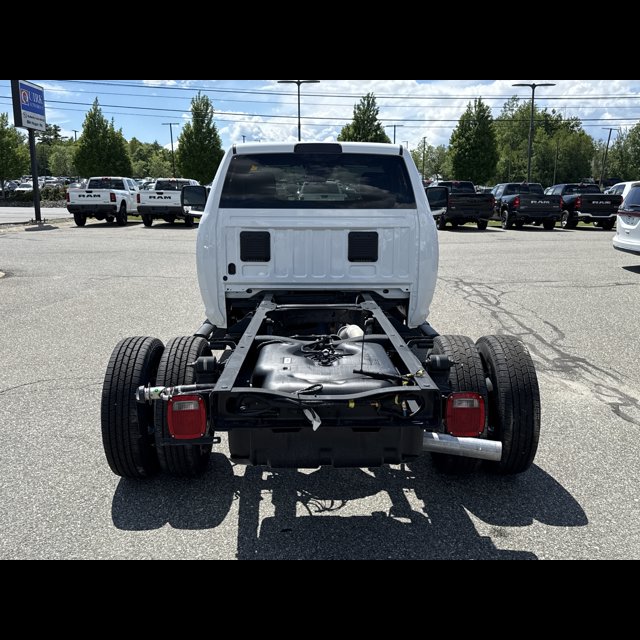 2026 Ram 3500 Chassis Cab Tradesman thumbnail 6
