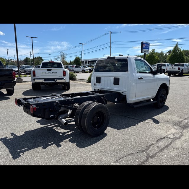 2026 Ram 3500 Chassis Cab Tradesman thumbnail 7