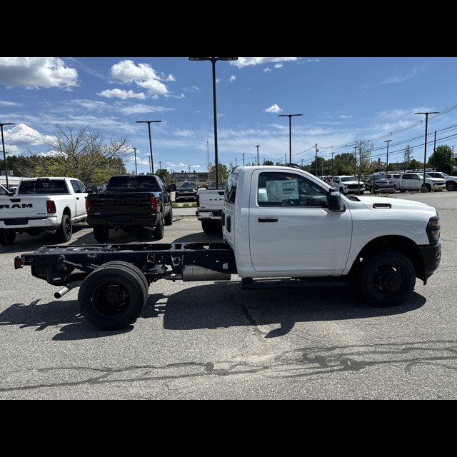 2026 Ram 3500 Chassis Cab Tradesman thumbnail 9
