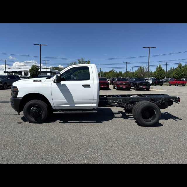 2026 Ram 3500 Chassis Cab Tradesman thumbnail 3