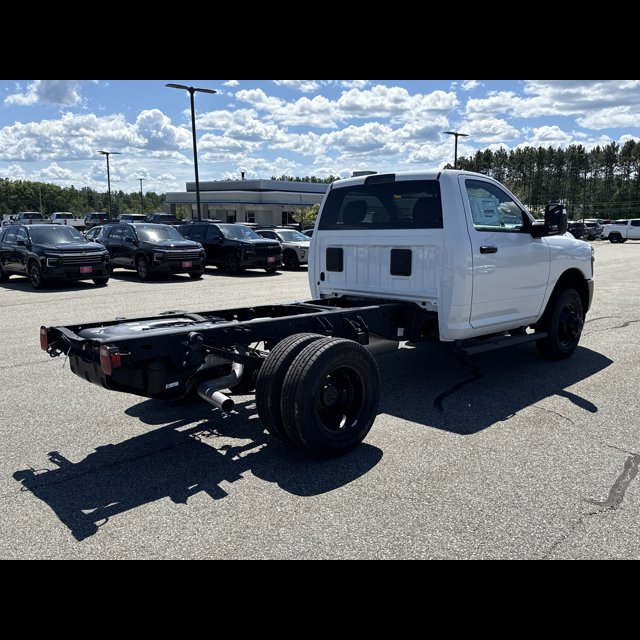 2026 Ram 3500 Chassis Cab Tradesman thumbnail 6