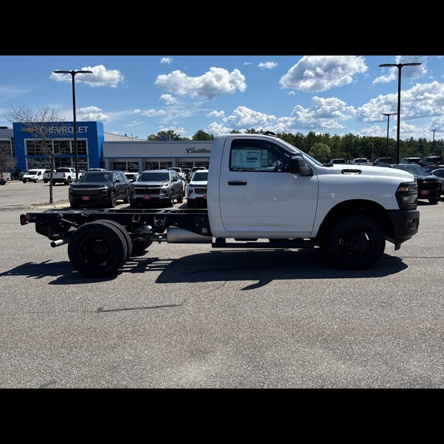 2026 Ram 3500 Chassis Cab Tradesman thumbnail 7