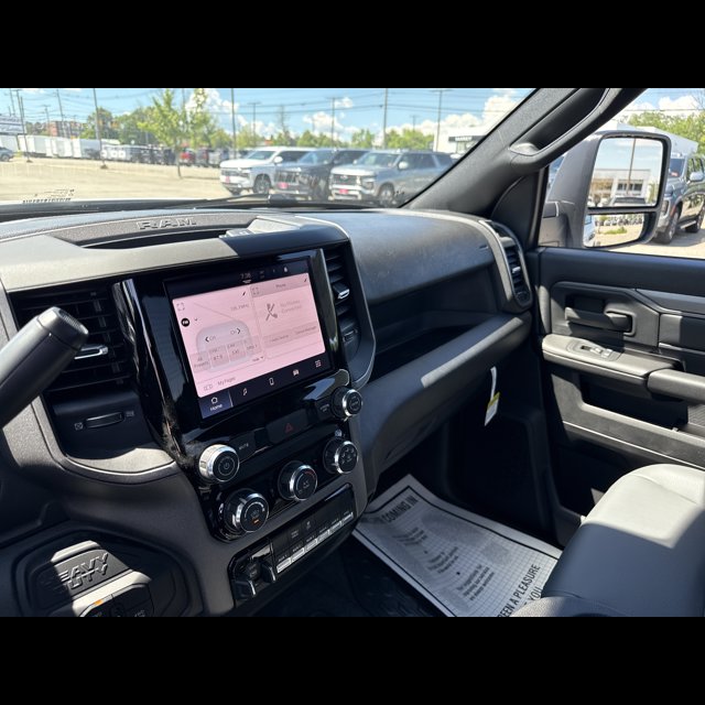 2026 Ram 3500 Chassis Cab Tradesman thumbnail 12