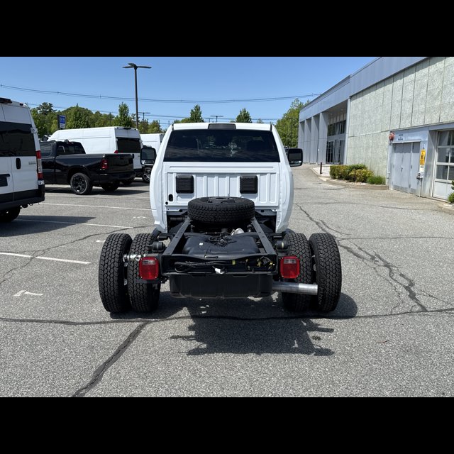 2026 Ram 3500 Chassis Cab Tradesman thumbnail 4