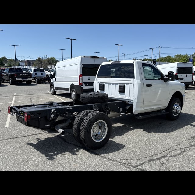 2026 Ram 3500 Chassis Cab Tradesman thumbnail 5
