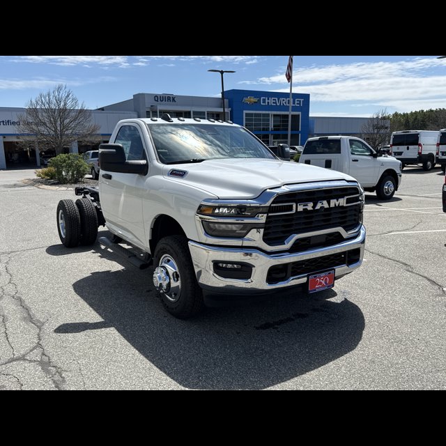 2026 Ram 3500 Chassis Cab Tradesman thumbnail 7