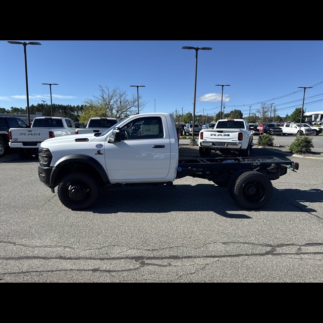 2026 Ram 5500 Chassis Cab Tradesman thumbnail 2
