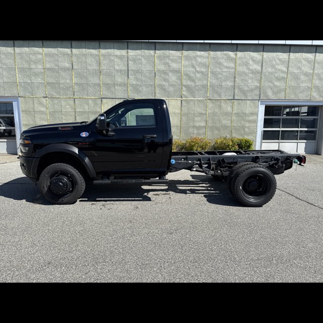 2026 Ram 5500 Chassis Cab Tradesman thumbnail 3