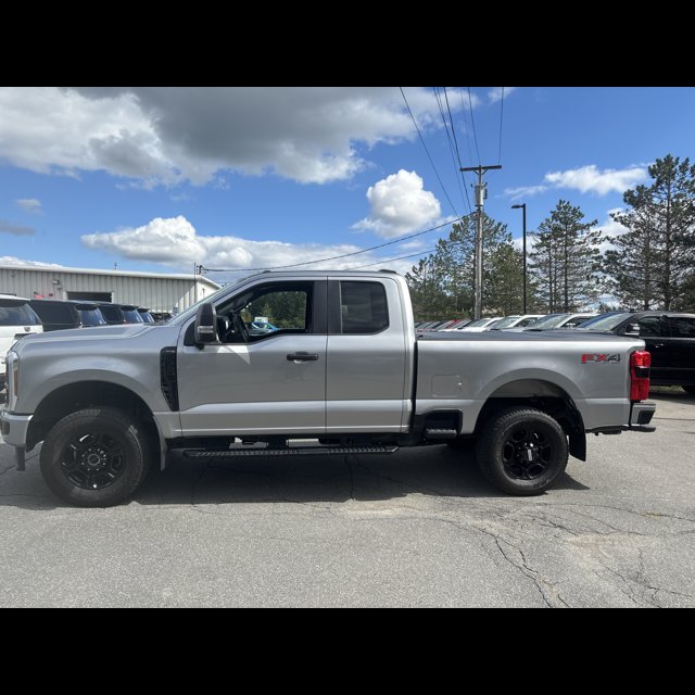 2024 Ford Super Duty F-350 SRW XL thumbnail 2
