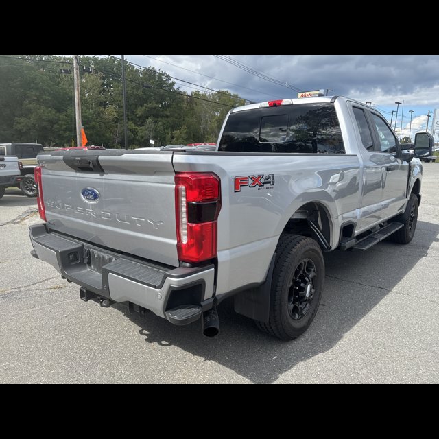 2024 Ford Super Duty F-350 SRW XL thumbnail 5