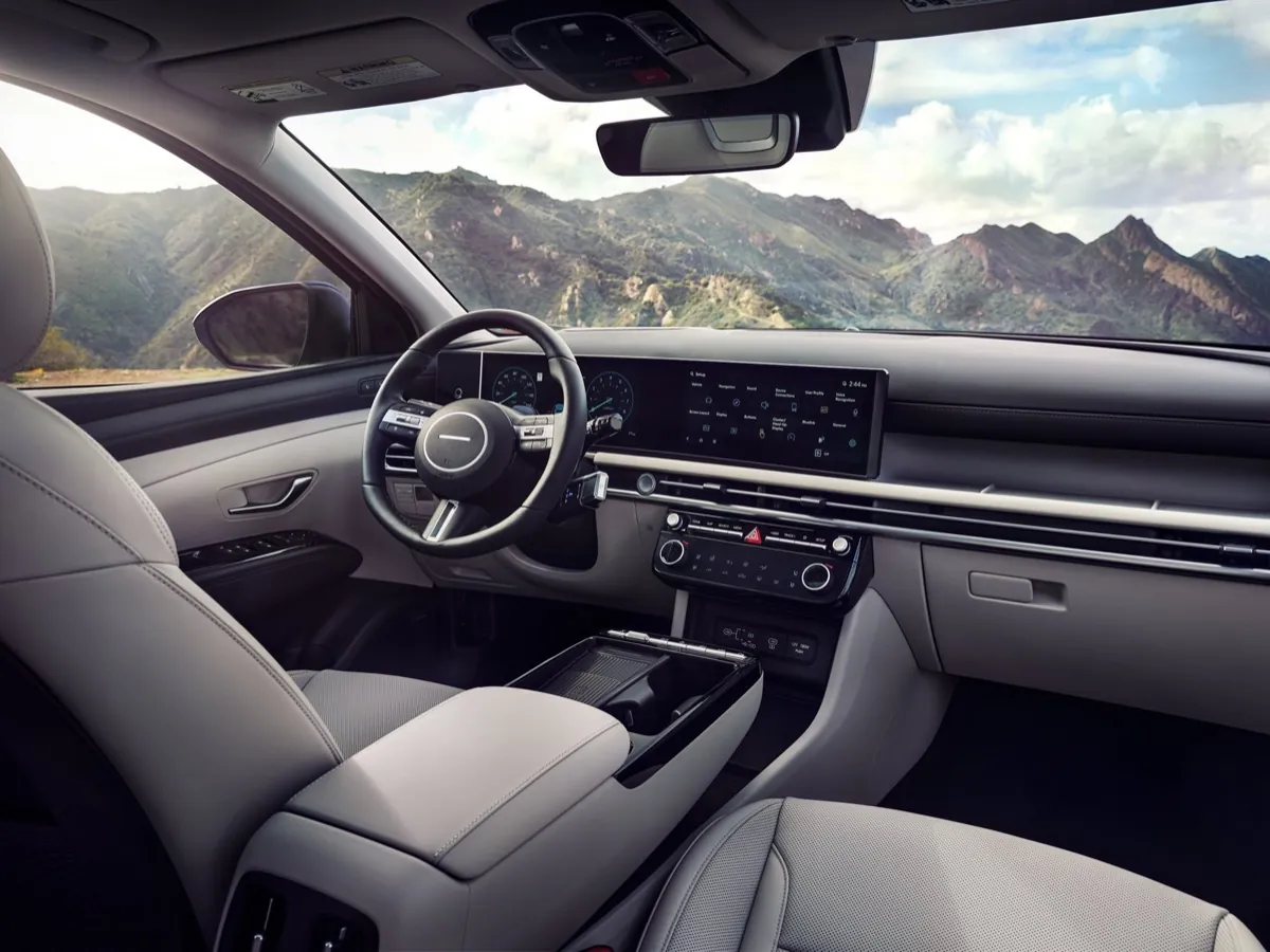 Dashboard and gray seats of a Hyundai Tucson